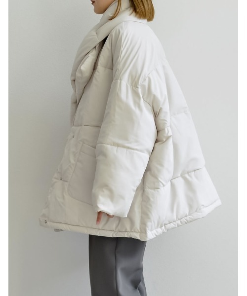 Re:EDIT（リエディ）の「[2点セット]マイクロタフタマフラー付きノーカラー中綿フェイクダウンジャケット（ダウンジャケット/コート・レディース・ベージュ/ブラック/アイボリー・SHORT/LARGE/MEDIUM）」の10枚目の写真