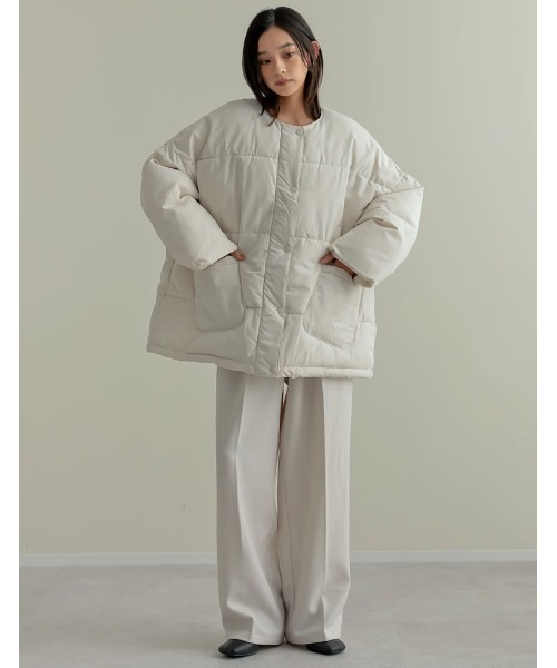 Re:EDIT（リエディ）の「[2点セット]マイクロタフタマフラー付きノーカラー中綿フェイクダウンジャケット（ダウンジャケット/コート・レディース・ベージュ/ブラック/アイボリー・SHORT/LARGE/MEDIUM）」の20枚目の写真