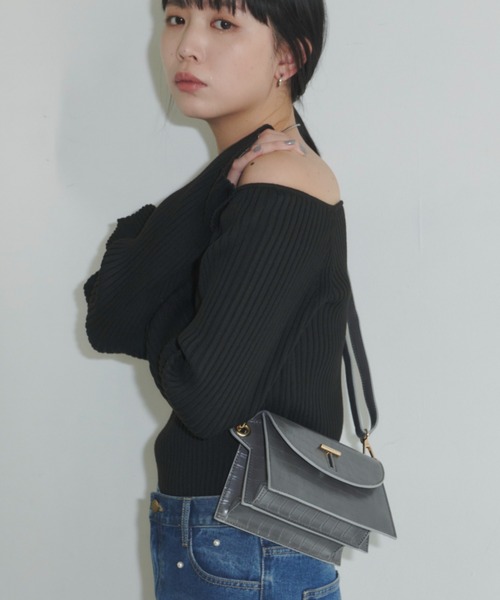 Aunt Marie's(アントマリーズ)の「型押しミニスクエアショルダー/ウォレットショルダー(ショルダーバッグ・レディース・グレー/ブラック/シルバー・FREE)」の8枚目の写真