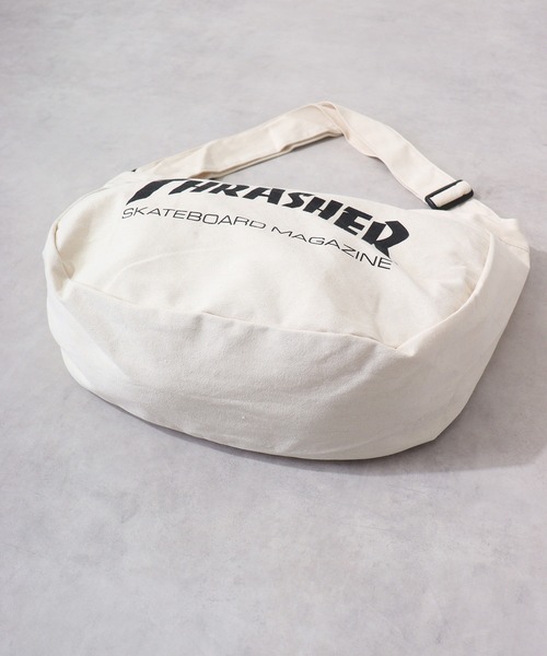 THRASHER(スラッシャー)の「THRASHER NEWSPAPER BAG MAG LOGO(ショルダーバッグ・メンズ・ブラック/アイボリー・FREE)」の5枚目の写真