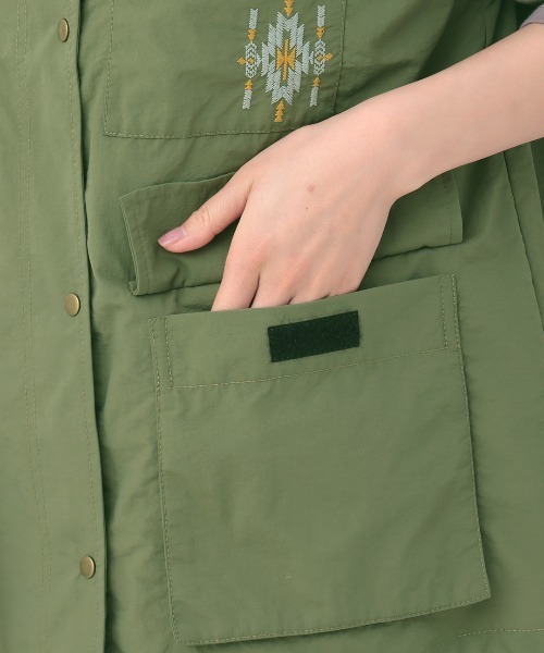 チチカカ（チチカカ）の「ナイロンワークベスト（ベスト・レディース・ホワイト/カーキ・FREE）」の14枚目の写真