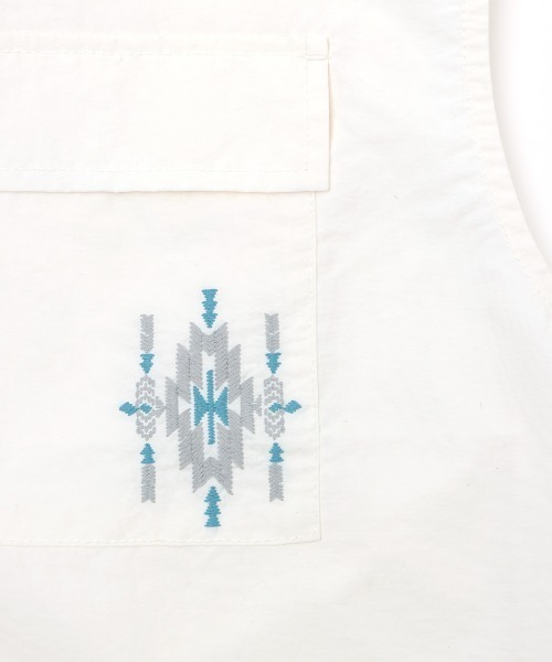 チチカカ（チチカカ）の「ナイロンワークベスト（ベスト・レディース・ホワイト/カーキ・FREE）」の16枚目の写真