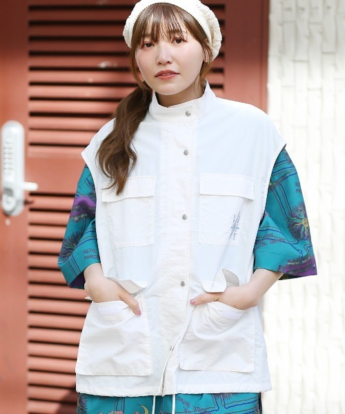 チチカカ（チチカカ）の「ナイロンワークベスト（ベスト・レディース・ホワイト/カーキ・FREE）」の4枚目の写真