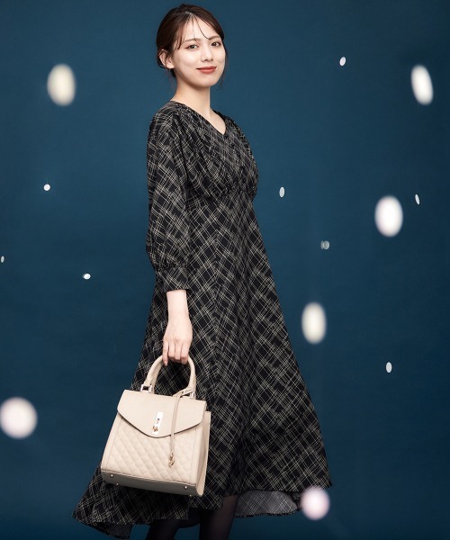 12Twelve Agenda（トゥエルブ　アジェンダ）の「バイアスチェック柄ワンピース（ワンピース・レディース・ブルー/オフホワイト/ブラック・M）」の2枚目の写真