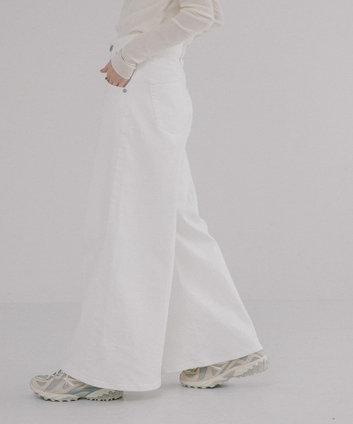 SOMETHING（サムシング）の「『別注』SOMETHING×URBAN RESEARCH　 SUPER LISAWIDE（デニムパンツ・レディース・ライトブルー/ホワイト・SMALL/MEDIUM）」の3枚目の写真