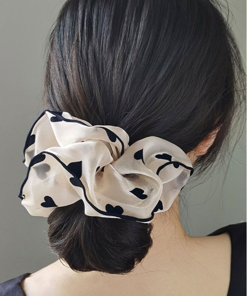 kirakiraShop（キラキラショップ）の「ハート柄 シュシュ（シュシュ・レディース・オフホワイト・FREE）」の3枚目の写真