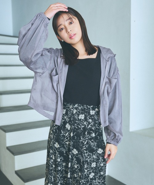 mysty woman（ミスティウーマン）の「ラメシアーパーカー　104433（パーカー・レディース・チャコールグレー/ブルー系その他/ライトベージュ・FREE）」の2枚目の写真