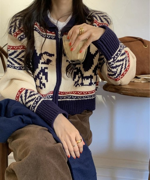 MAISON DE THERESE（メゾン ド テレーズ）の「フルジップケーブルニットカーディガン レトロジャガードZIPカーデ（カーディガン/ボレロ・レディース・ネイビー・FREE）」の5枚目の写真