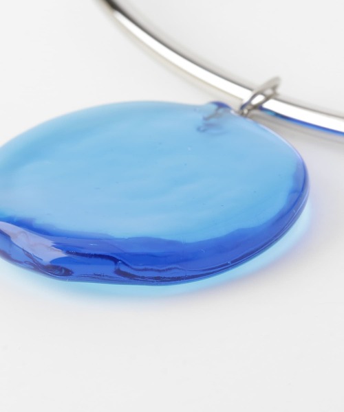 KBF（ケイビーエフ）の「2WAYガラスワントップチョーカー（ネックレス・レディース・クリア/ブルー・ONE）」の14枚目の写真