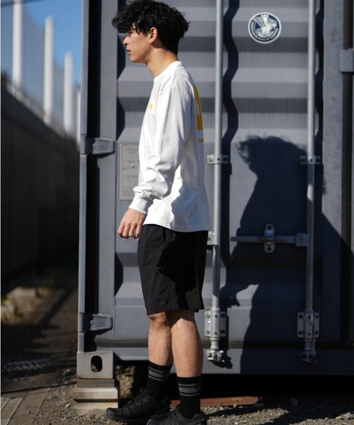 THE NORTH FACE(ザノースフェイス)の「THE NORTH FACE ザ・ノース・フェイス 長袖 Tシャツ ロングスリーブバックスクエアロゴティー NT32442(Tシャツ/カットソー・メンズ・ネイビー/グリーン/ホワイト/ブラック/ホワイト×グレー/スモークグレー/ブラック×ブラック/クリアブルー/ホワイト×ブラック/ミックスグレー/ホワイト×イエロー・M/L/XL/S/XXL)」の14枚目の写真