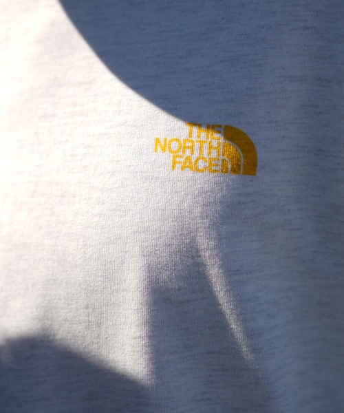 THE NORTH FACE(ザノースフェイス)の「THE NORTH FACE ザ・ノース・フェイス 長袖 Tシャツ ロングスリーブバックスクエアロゴティー NT32442(Tシャツ/カットソー・メンズ・ネイビー/グリーン/ホワイト/ブラック/ホワイト×グレー/スモークグレー/ブラック×ブラック/クリアブルー/ホワイト×ブラック/ミックスグレー/ホワイト×イエロー・M/L/XL/S/XXL)」の17枚目の写真