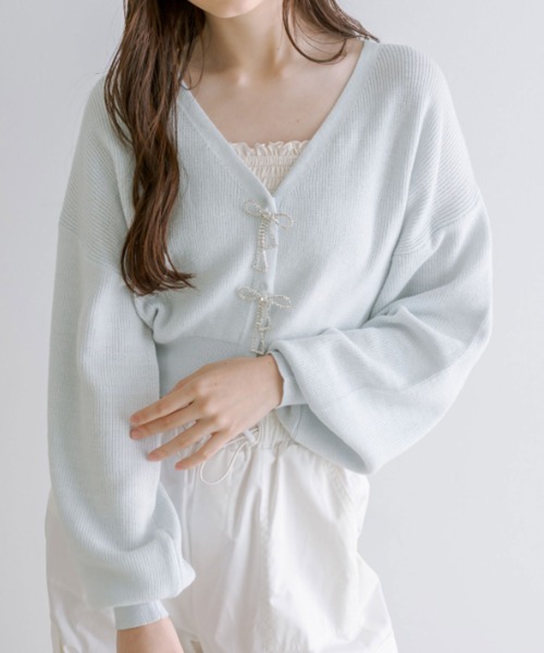 OLIVE des OLIVE(オリーブデオリーブ)の「リボンビジューカーディガン 1041050100(カーディガン/ボレロ・レディース・ブラック/ブラック系その他/オフホワイト/ピンク/サックスブルー・FREE)」の4枚目の写真