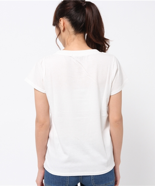 Kastane(カスタネ)の「衿ラインクルーTEE(Tシャツ/カットソー・レディース・アイボリー/ネイビー/ブラウン・FREE)」の6枚目の写真