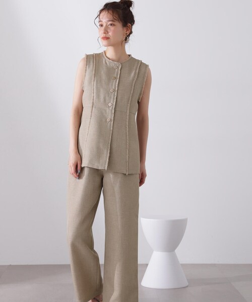 N.(N. Natural Beauty Basic)(エヌエヌナチュラルビューティーベーシック)の「◆ペプラムジレ&ワイドパンツセット(セットアップ・レディース・ベージュ/グレイッシュベージュ・MEDIUM)」の6枚目の写真