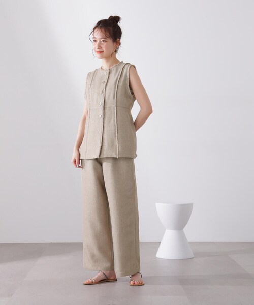 N.(N. Natural Beauty Basic)(エヌエヌナチュラルビューティーベーシック)の「◆ペプラムジレ&ワイドパンツセット(セットアップ・レディース・ベージュ/グレイッシュベージュ・MEDIUM)」の7枚目の写真