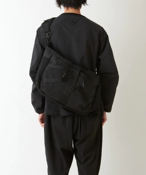 WHITE MOUNTAINEERING（ホワイトマウンテニアリング）の「WM×BRIEFING'TOTEBAG'（トートバッグ・メンズ・ブラック・FREE）」の3枚目の写真