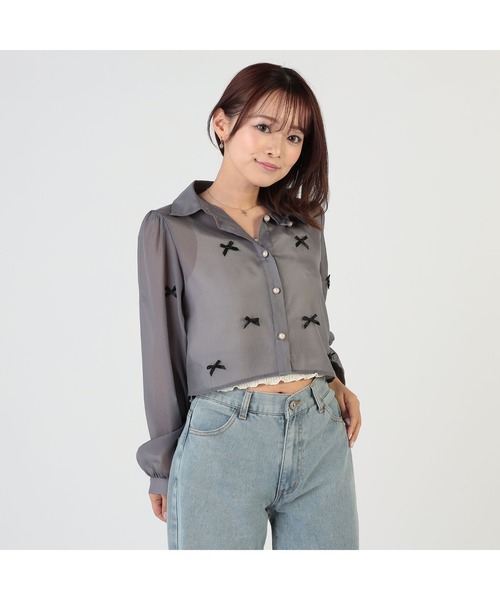 CECIL McBEE(セシルマクビー)の「シアーシャイニーリボン付きショートブラウス(シャツ/ブラウス・レディース・ブラック/グレー/ピンク/アイボリー・FREE)」の3枚目の写真
