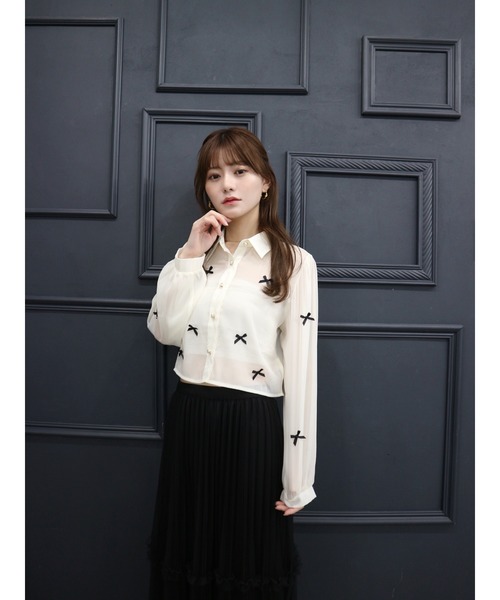 CECIL McBEE(セシルマクビー)の「シアーシャイニーリボン付きショートブラウス(シャツ/ブラウス・レディース・ブラック/グレー/ピンク/アイボリー・FREE)」の1枚目の写真