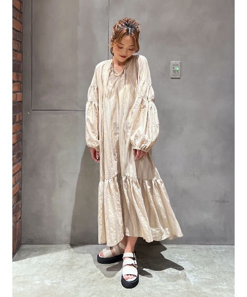 RODEO CROWNS WIDE BOWL(ロデオクラウンズワイドボウル)の「カフタンティアードワンピース(ワンピース・レディース・チャコールグレー/ベージュ系その他/オフホワイト・FREE)」の1枚目の写真