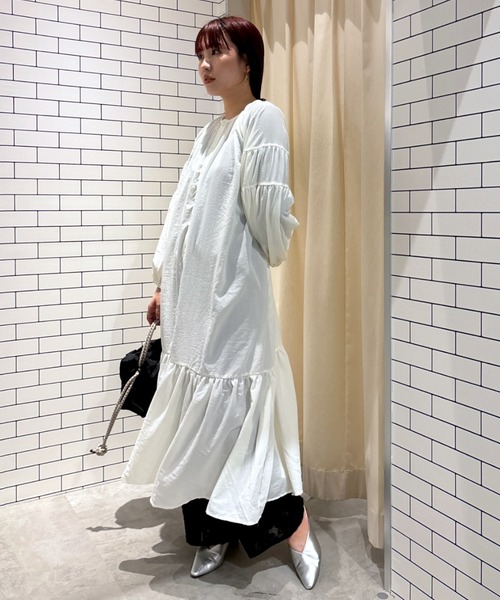 RODEO CROWNS WIDE BOWL(ロデオクラウンズワイドボウル)の「カフタンティアードワンピース(ワンピース・レディース・チャコールグレー/ベージュ系その他/オフホワイト・FREE)」の2枚目の写真