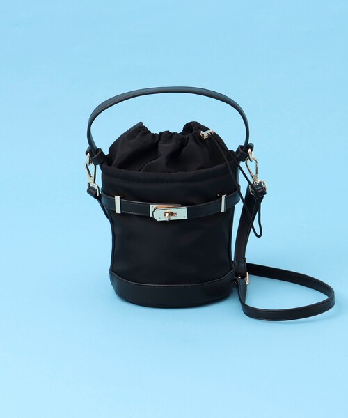 NOLLEY’S（ノーリーズ）の「ヒネリカナグナイロンバケツ2WAYバッグ（ショルダーバッグ・レディース・ブラック・FREE）」の2枚目の写真