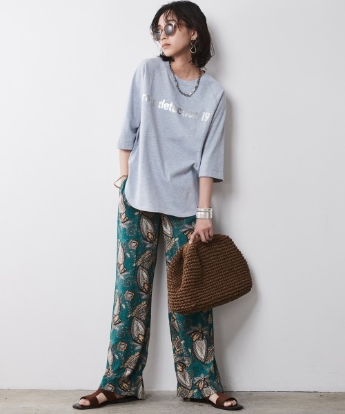 CHIC STYLE(シックスタイル)の「<大きいサイズ>5分袖ラグランスリーブ箔ロゴプリントTシャツ シックスタイル(Tシャツ/カットソー・レディース・オフホワイト/杢グレー・L/5L/4L/3L/LL)」の8枚目の写真