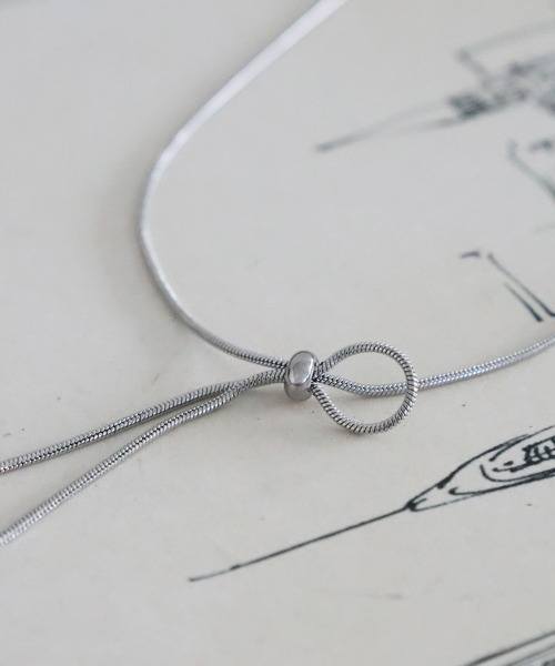 LEPSIM(レプシィム)の「ステンレスリボンネックレス 114076(ネックレス・レディース・シルバー/ゴールド・ONE SIZE)」の2枚目の写真