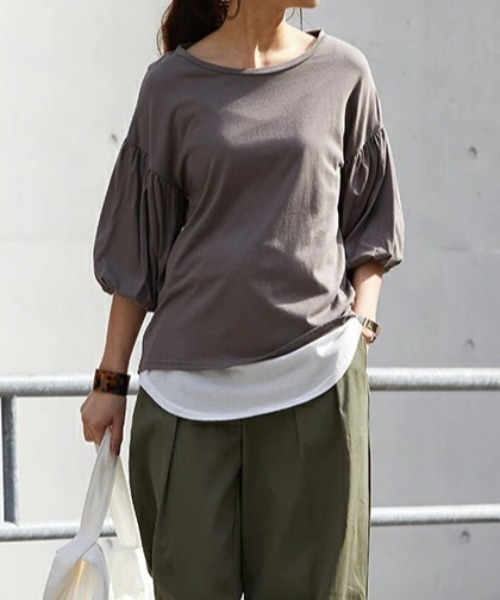 and it_(アンドイット)の「バル-ン5分袖カットソー(Tシャツ/カットソー・レディース・ブラック/カーキ/オフホワイト/モカ/ベージュ・M-L)」の3枚目の写真