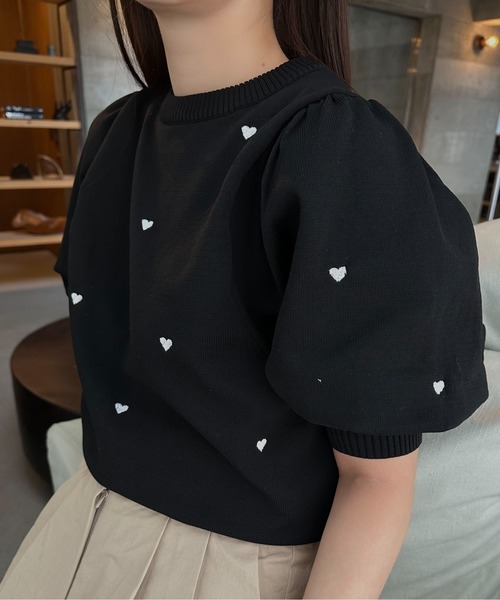 I_am（アイアム）の「heartful puff sleeve summer knit / ハートフルパフスリーブサマーニット（Tシャツ/カットソー・レディース・ブラック/アイボリー・FREE）」の2枚目の写真