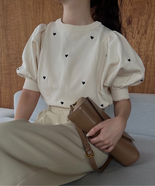 I_am（アイアム）の「heartful puff sleeve summer knit / ハートフルパフスリーブサマーニット（Tシャツ/カットソー・レディース・ブラック/アイボリー・FREE）」の10枚目の写真