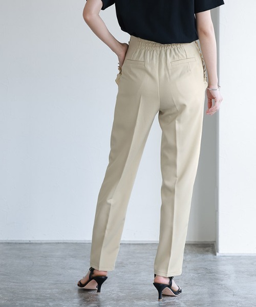 Pierrot(ピエロ)の「ポケットフリルテーパードパンツ(その他パンツ・レディース・ライトベージュ/ブラック/ネイビー・M/PM/L)」の13枚目の写真