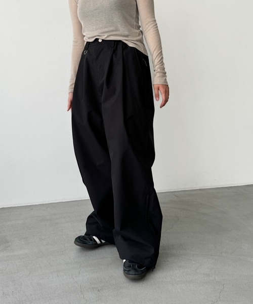 CANAL JEAN（キャナルジーン）の「SUPERTHANKS　ネオスラックス（スラックス・レディース・グレイッシュベージュ/ブラック・SMALL）」の10枚目の写真