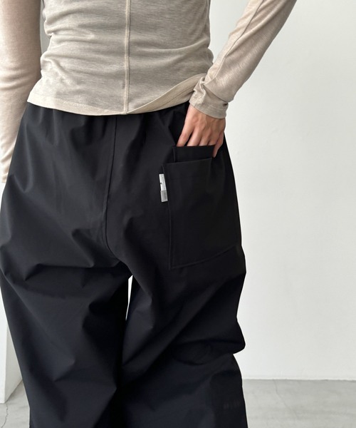 CANAL JEAN（キャナルジーン）の「SUPERTHANKS　ネオスラックス（スラックス・レディース・グレイッシュベージュ/ブラック・SMALL）」の12枚目の写真