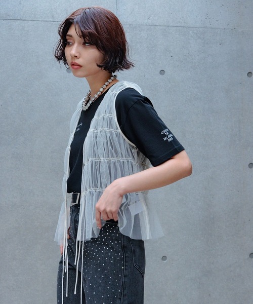 PAGEBOY(ページボーイ)の「チュールギャザーベスト(ベスト・レディース・オフホワイト/ブラック/モカ・FREE)」の9枚目の写真