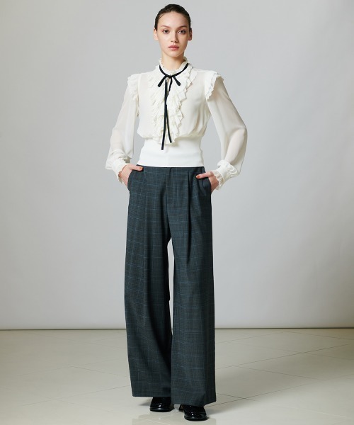 Sov. ギャザーフリルデザインブラウス