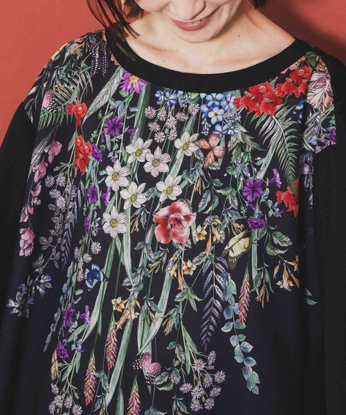 iS ScoLar(イズスカラー)の「542261:花蝶柄プリント×お花フロッキーチュール切替チュニック(Tシャツ/カットソー・レディース・グレー/アイボリー/ブラック・M)」の6枚目の写真