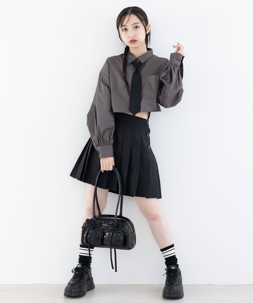 repipi armario（レピピ アルマリオ）の「ハイウエストプリーツスカート（スカート・キッズ・パープル系/ブラック×ピンク/ブルー系/ブラック系/ブラック/ブラウン系/ネイビー系/イエロー系/ピンク系・SMALL/LARGE/MEDIUM）」の10枚目の写真