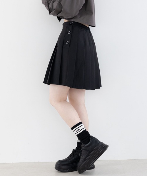 repipi armario（レピピ アルマリオ）の「ハイウエストプリーツスカート（スカート・キッズ・パープル系/ブラック×ピンク/ブルー系/ブラック系/ブラック/ブラウン系/ネイビー系/イエロー系/ピンク系・SMALL/LARGE/MEDIUM）」の12枚目の写真