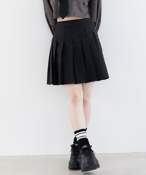 repipi armario（レピピ アルマリオ）の「ハイウエストプリーツスカート（スカート・キッズ・パープル系/ブラック×ピンク/ブルー系/ブラック系/ブラック/ブラウン系/ネイビー系/イエロー系/ピンク系・SMALL/LARGE/MEDIUM）」の13枚目の写真