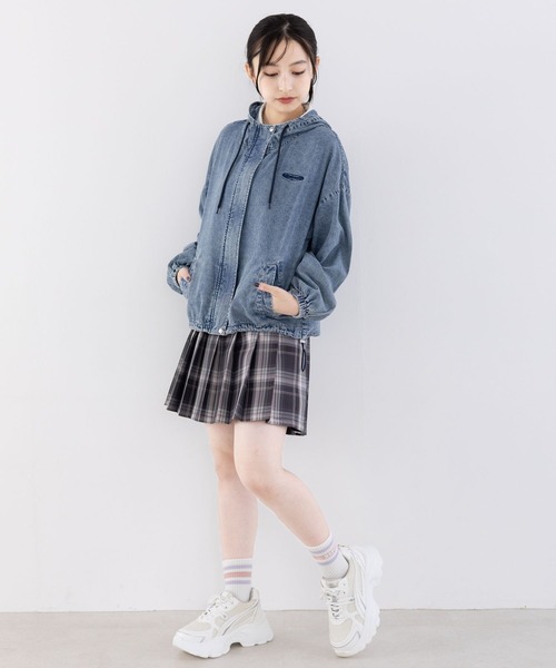 repipi armario（レピピ アルマリオ）の「ハイウエストプリーツスカート（スカート・キッズ・パープル系/ブラック×ピンク/ブルー系/ブラック系/ブラック/ブラウン系/ネイビー系/イエロー系/ピンク系・SMALL/LARGE/MEDIUM）」の17枚目の写真