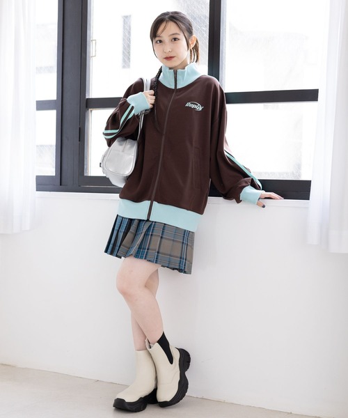 repipi armario（レピピ アルマリオ）の「ハイウエストプリーツスカート（スカート・キッズ・パープル系/ブラック×ピンク/ブルー系/ブラック系/ブラック/ブラウン系/ネイビー系/イエロー系/ピンク系・SMALL/LARGE/MEDIUM）」の19枚目の写真