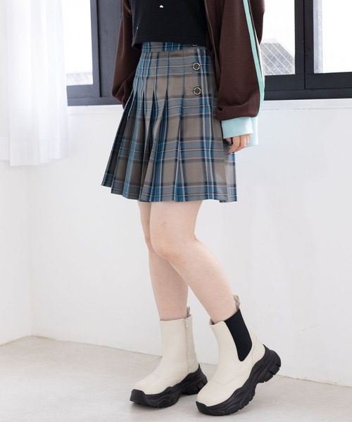 repipi armario（レピピ アルマリオ）の「ハイウエストプリーツスカート（スカート・キッズ・パープル系/ブラック×ピンク/ブルー系/ブラック系/ブラック/ブラウン系/ネイビー系/イエロー系/ピンク系・SMALL/LARGE/MEDIUM）」の21枚目の写真