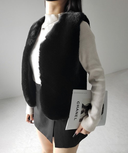 me+em select(ミームセレクト)の「※※【 2color 】コンパクトショートフェイクファーベスト / conpact short fakefur vest(ベスト・レディース・ホワイト/ブラック・FREE)」の7枚目の写真