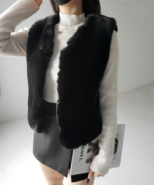 me+em select(ミームセレクト)の「※※【 2color 】コンパクトショートフェイクファーベスト / conpact short fakefur vest(ベスト・レディース・ホワイト/ブラック・FREE)」の6枚目の写真