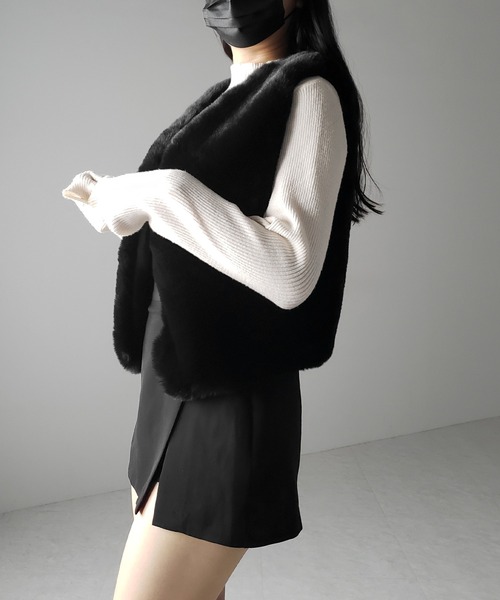 me+em select(ミームセレクト)の「※※【 2color 】コンパクトショートフェイクファーベスト / conpact short fakefur vest(ベスト・レディース・ホワイト/ブラック・FREE)」の9枚目の写真