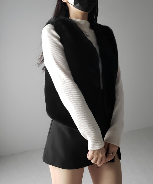 me+em select(ミームセレクト)の「※※【 2color 】コンパクトショートフェイクファーベスト / conpact short fakefur vest(ベスト・レディース・ホワイト/ブラック・FREE)」の11枚目の写真