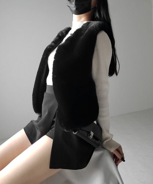 me+em select(ミームセレクト)の「※※【 2color 】コンパクトショートフェイクファーベスト / conpact short fakefur vest(ベスト・レディース・ホワイト/ブラック・FREE)」の12枚目の写真
