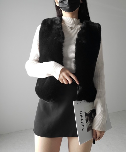 me+em select(ミームセレクト)の「※※【 2color 】コンパクトショートフェイクファーベスト / conpact short fakefur vest(ベスト・レディース・ホワイト/ブラック・FREE)」の8枚目の写真