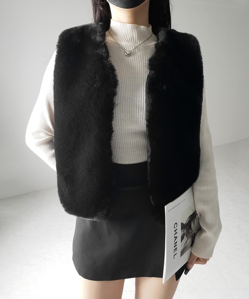 me+em select(ミームセレクト)の「※※【 2color 】コンパクトショートフェイクファーベスト / conpact short fakefur vest(ベスト・レディース・ホワイト/ブラック・FREE)」の15枚目の写真