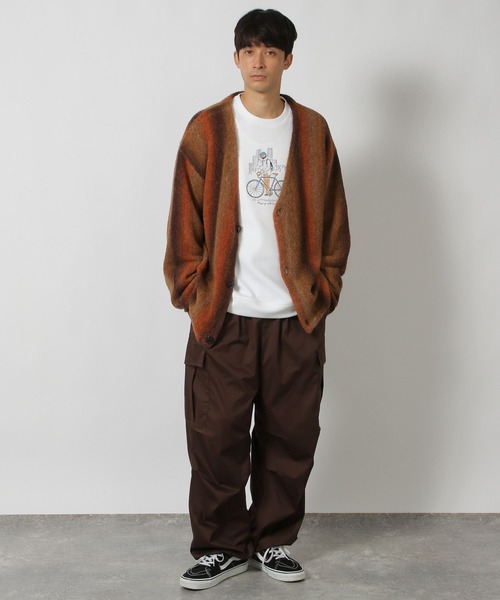 LAKOLE(ラコレ)の「ヒゲダンボールシティプルオーバー / 146599(スウェット・メンズ・ホワイト/チャコール/パープル・X-LARGE/MEDIUM/LARGE)」の4枚目の写真